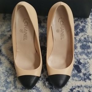 SOLD chanel Beige Black Pumps Heels 39 CC Logo SOLD!!! On other site